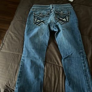 Ariat jean used twice. Size 28R. Dark blue color.